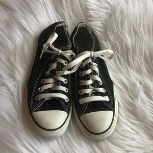 Black converse women’s 7 1/2
